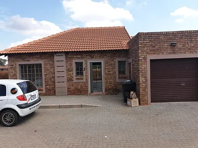 2 Bedroom Townhouse To Rent in Akasia - AIQT.webp