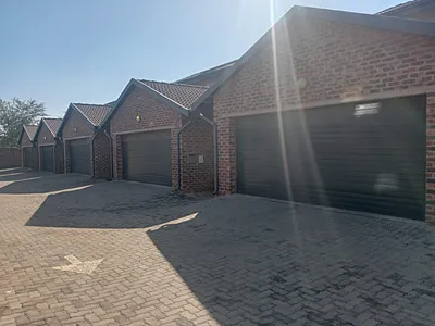 3 Bedroom Apartment For Sale in Pretoria - 9cJP.webp