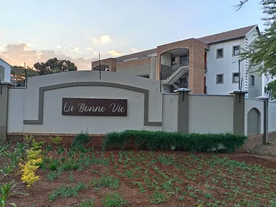 2 Bedroom Apartment To Rent in Pretoria - kkwN.webp