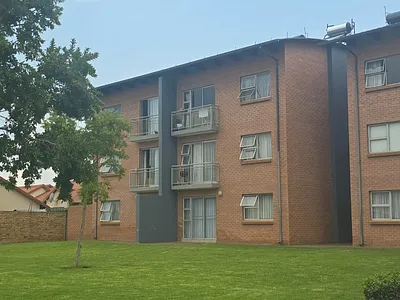 2 Bedroom Townhouse For Sale in Pretoria - aLhQ.webp