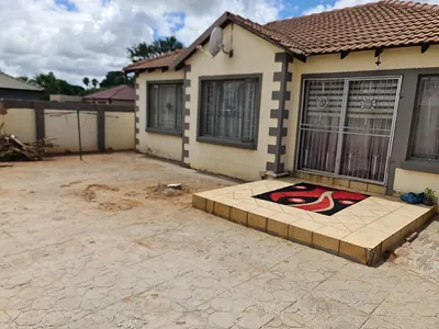 3 Bedroom House To Rent in Akasia - O9fJ.webp