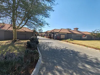 3 Bedroom Townhouse For Sale in Pretoria - img