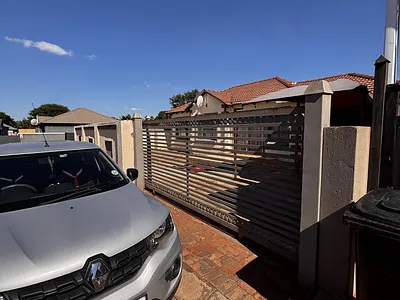 3 Bedroom House To Rent in Akasia - hUmn.webp