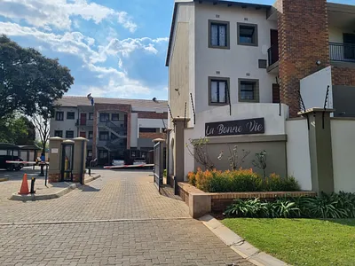 3 Bedroom Apartment For Sale in Pretoria - img