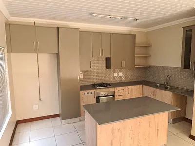 3 Bedroom Townhouse For Sale in Pretoria - 5YBo.webp