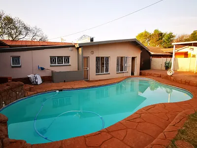 2 Bedroom Townhouse To Rent in Pretoria - gomK.webp