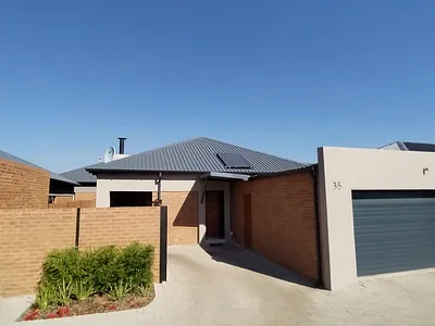 3 Bedroom Townhouse For Sale in Pretoria - rUsF.webp