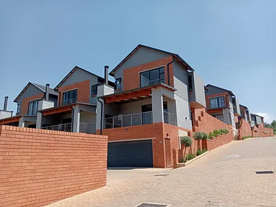 3 Bedroom Apartment To Rent in Pretoria - VR6j.webp