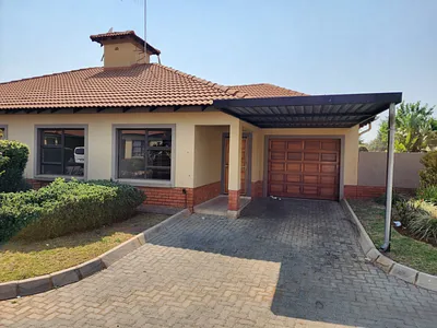 3 Bedroom Townhouse For Sale in Pretoria - R7Dc.webp