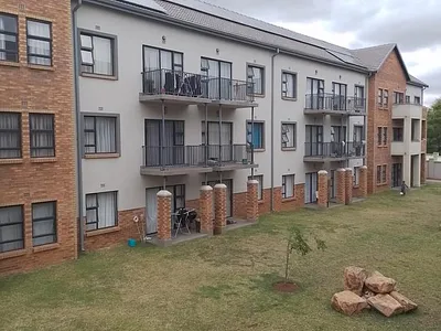 2 Bedroom Apartment To Rent in Pretoria - vKbu.webp