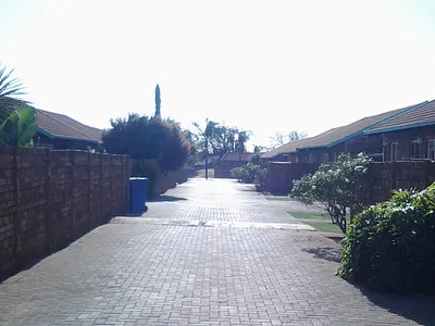 2 Bedroom Townhouse To Rent in Akasia - sYyP.webp