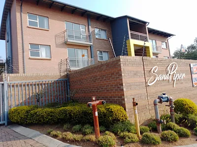 2 Bedroom Apartment For Sale in Pretoria - jOQI.webp