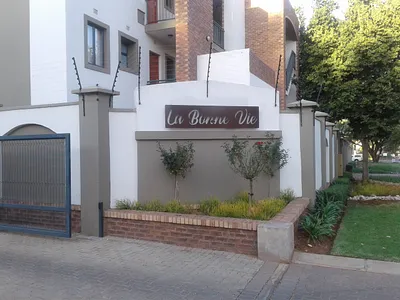3 Bedroom Apartment For Sale in Pretoria - 9Jza.webp