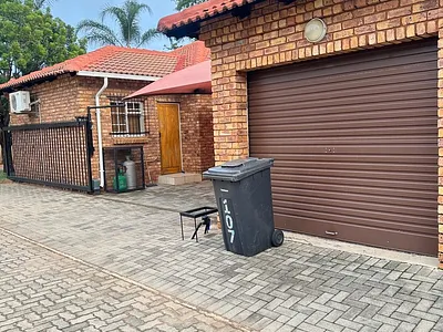 2 Bedroom Townhouse To Rent in Akasia - psmn.webp