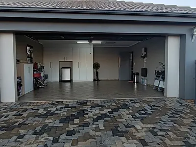 3 Bedroom House To Rent in Akasia - UIg7.webp