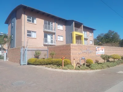 2 Bedroom Apartment To Rent in Pretoria - sZf3.webp