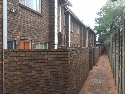 3 Bedroom Apartment To Rent in Pretoria - duTe.webp