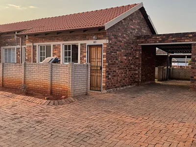 2 Bedroom House To Rent in Akasia - 4h9C.webp