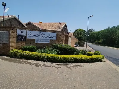 2 Bedroom Townhouse To Rent in Pretoria - B0rL.webp