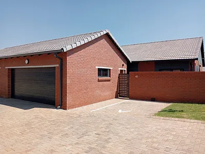 3 Bedroom Townhouse For Sale in Pretoria - ouIZ.webp