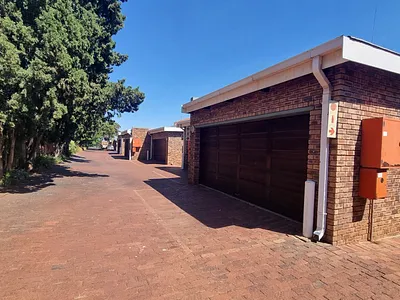 3 Bedroom Townhouse To Rent in Pretoria - zZgt.webp