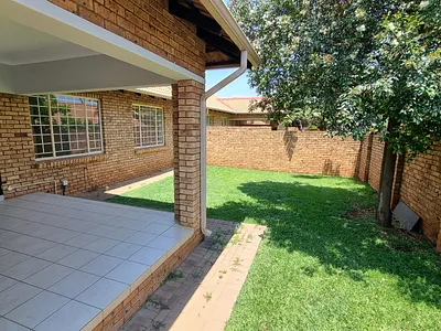 2 Bedroom Townhouse To Rent in Pretoria - jvaV.webp