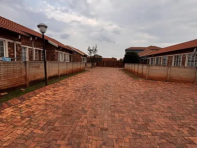 2 Bedroom Townhouse To Rent in Akasia - cRoV.webp