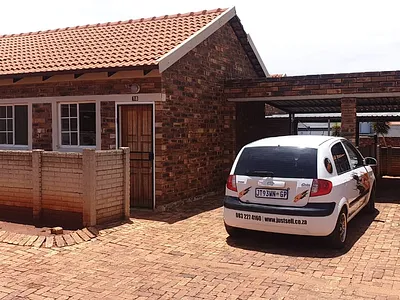 2 Bedroom Townhouse To Rent in Akasia - QgU9.webp