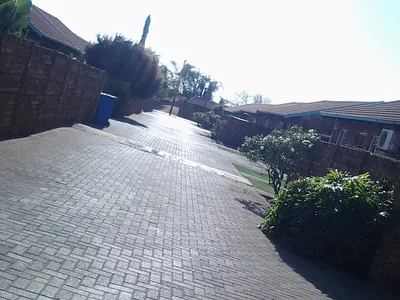 2 Bedroom Townhouse To Rent in Akasia - IksO.webp