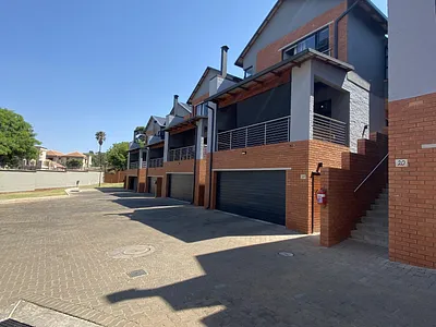 3 Bedroom Apartment To Rent in Pretoria - 76Xw.webp