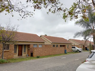 2 Bedroom Townhouse To Rent in Pretoria - euu0.webp