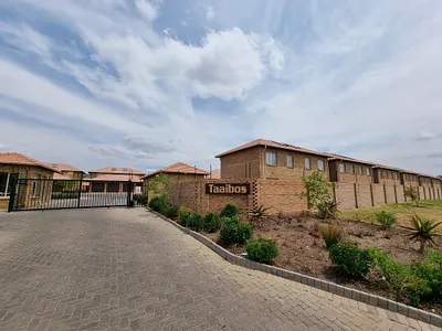3 Bedroom Apartment To Rent in Pretoria - eOs2.webp