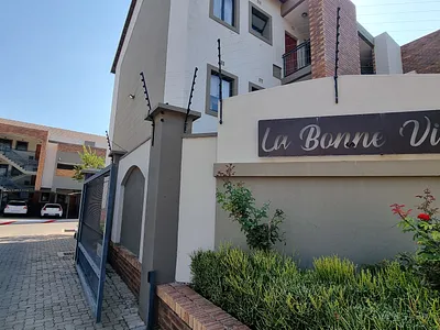 2 Bedroom Apartment To Rent in Pretoria - tUJD.webp