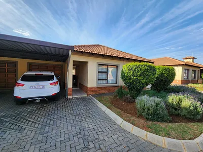 3 Bedroom Townhouse For Sale in Pretoria - djXv.webp