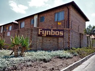 3 Bedroom Townhouse To Rent in Pretoria - oVR2.webp