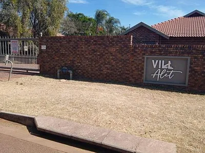 2 Bedroom Townhouse To Rent in Pretoria - LrXz.webp