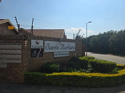 3 Bedroom Townhouse For Sale in Pretoria - z49E.webp