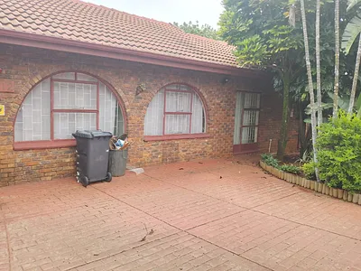3 Bedroom House To Rent in Akasia - gv2L.webp