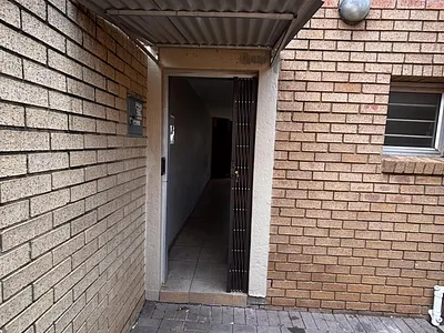 0.5 Bedroom Apartment To Rent in Pretoria - htwQ.webp