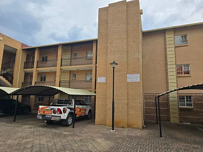 2 Bedroom Apartment For Sale in Pretoria - qZ0C.webp