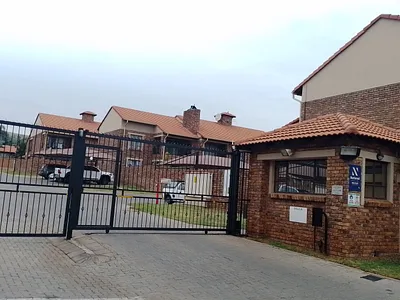 2 Bedroom Townhouse To Rent in Pretoria - HkFW.webp