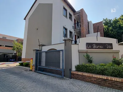2 Bedroom Apartment To Rent in Pretoria - VOb6.webp