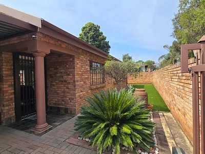 3 Bedroom House For Sale in Pretoria - 479q.webp