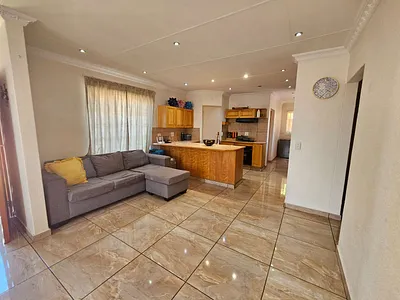 2 Bedroom House For Sale in Pretoria - 1uj3.webp