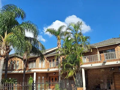 6 Bedroom House For Sale in Akasia - kCNg.webp