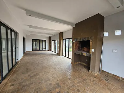 4 Bedroom House For Sale in Akasia - kvg7.webp