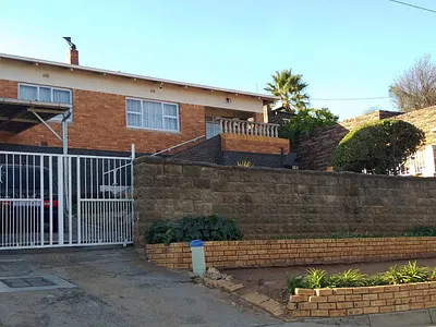 3 Bedroom House For Sale in Roodepoort - Q2ar.webp