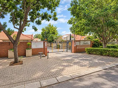 3 Bedroom Townhouse To Rent in Rustenburg - Mf6F.webp