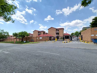 2 Bedroom Apartment For Sale in Edenvale - 8giP.webp