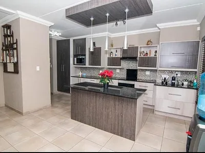 3 Bedroom Townhouse For Sale in Terenure, Kempton Park - VqWR.webp